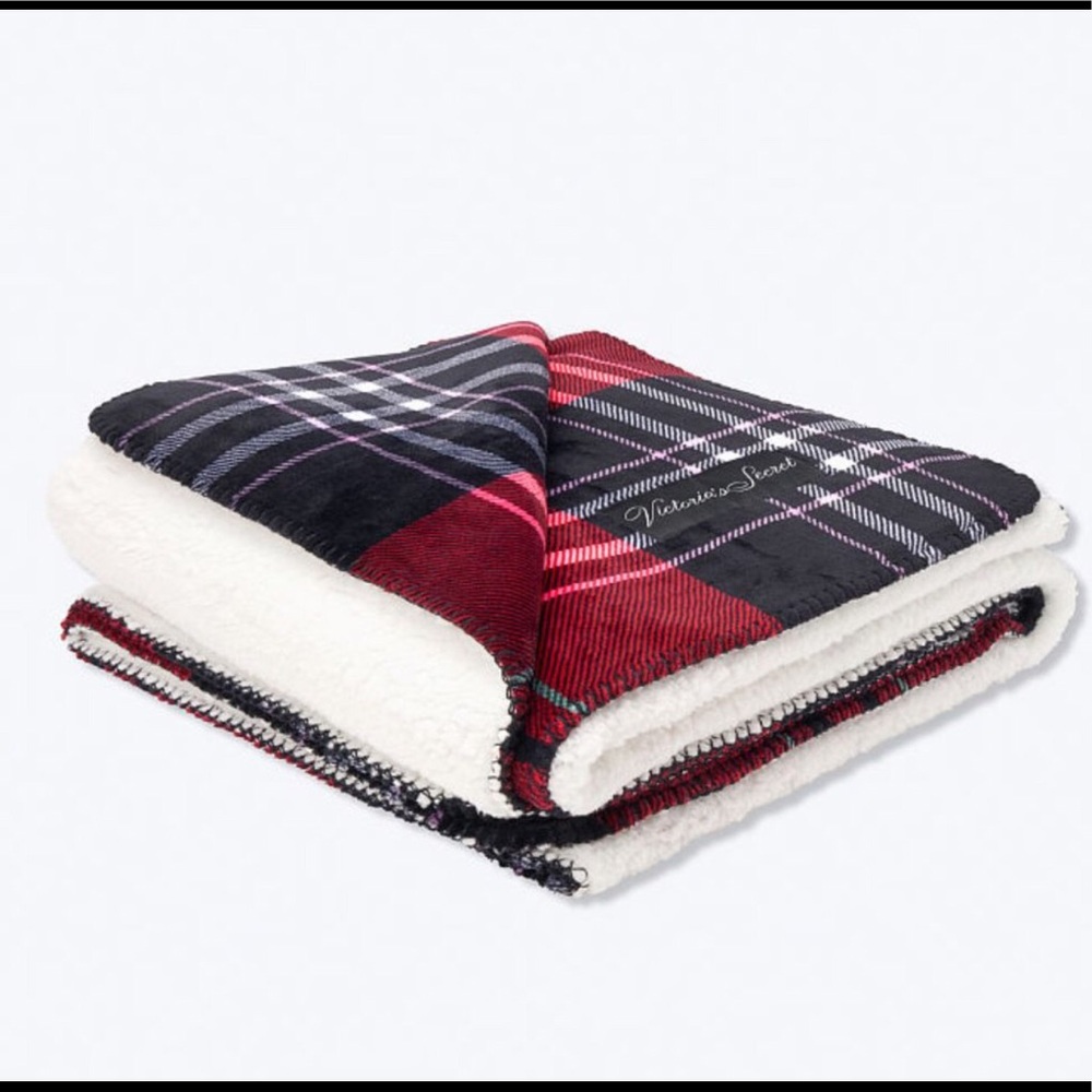 Victoria’s Secret Plaid Red Sherpa Blanket Throw